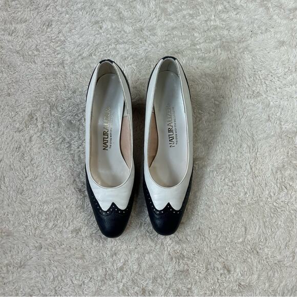 Vintage Naturalizer leather white and navy saddle shoe pumps, size 6 AA narrow - Picture 2 of 10